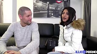 Anaïs, lycéenne dévergondée essaye la sodomie