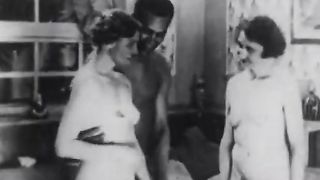 Black Driver Fucks two Ladies in Threesomes (1930s Vintage)