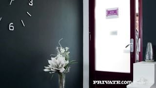 Private.com - Stylist Vinna Reed Fucks Client%27s Hair %26 Cock!