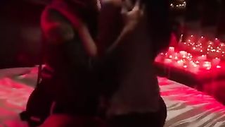 Mc Tati Zaqui e Dread Hotel Camgirl Se Esfregando Em Clipe