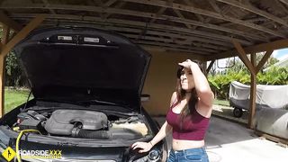 Roadside - Latina wife has sex with her mechanic outside