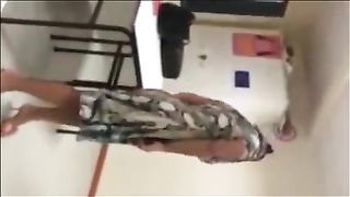 Une prof coquine chauffe ses eleves en plein cours