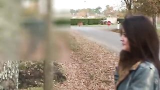 Maria-Charlotte, Jolie Brune Gros Seins Naturels, Drague un Mec Dans La Rue